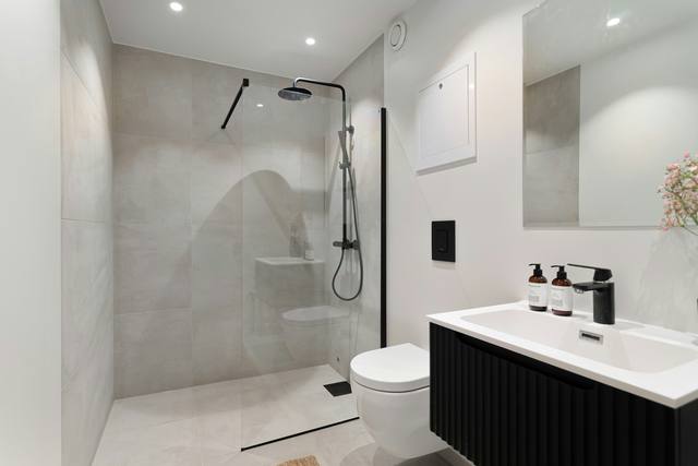 Walk-in shower · black vanity
